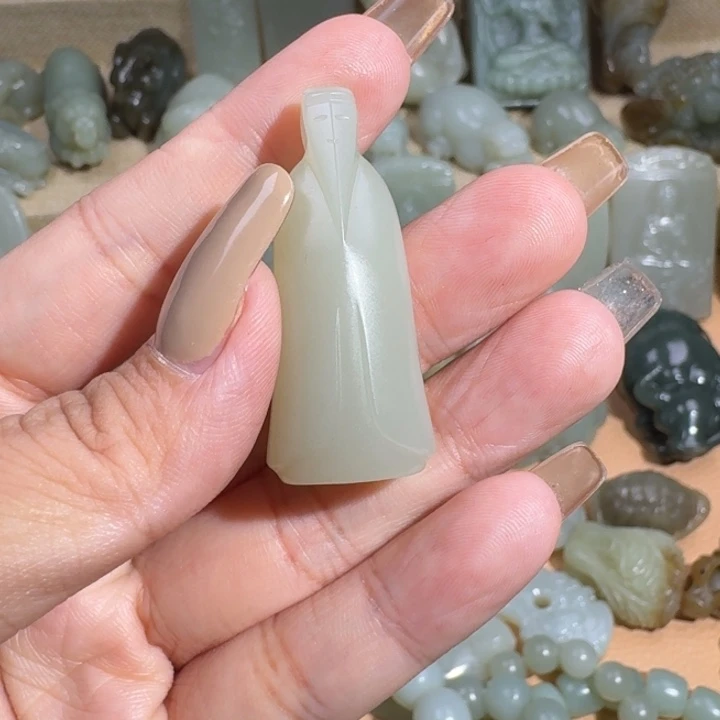 用***9和田玉（糖玉）未镶嵌颈饰