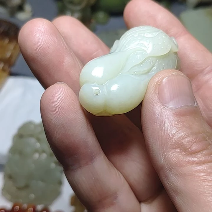 和田玉未镶嵌颈饰海***月