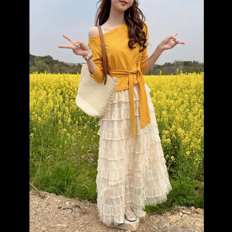 2025春夏设计感别致穿搭斜肩绑带T恤+层次感半身裙两件套套装