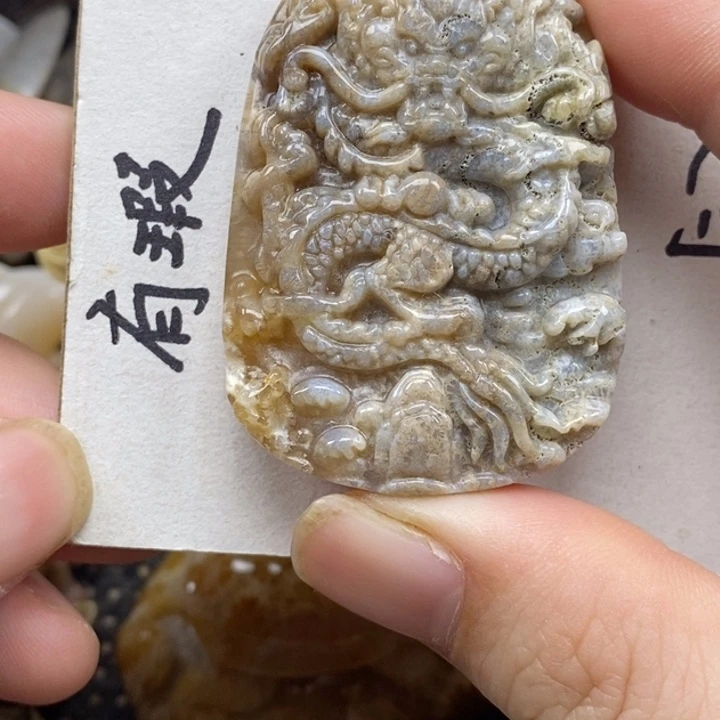 硅化珊瑚（珊瑚玉）未镶嵌颈饰