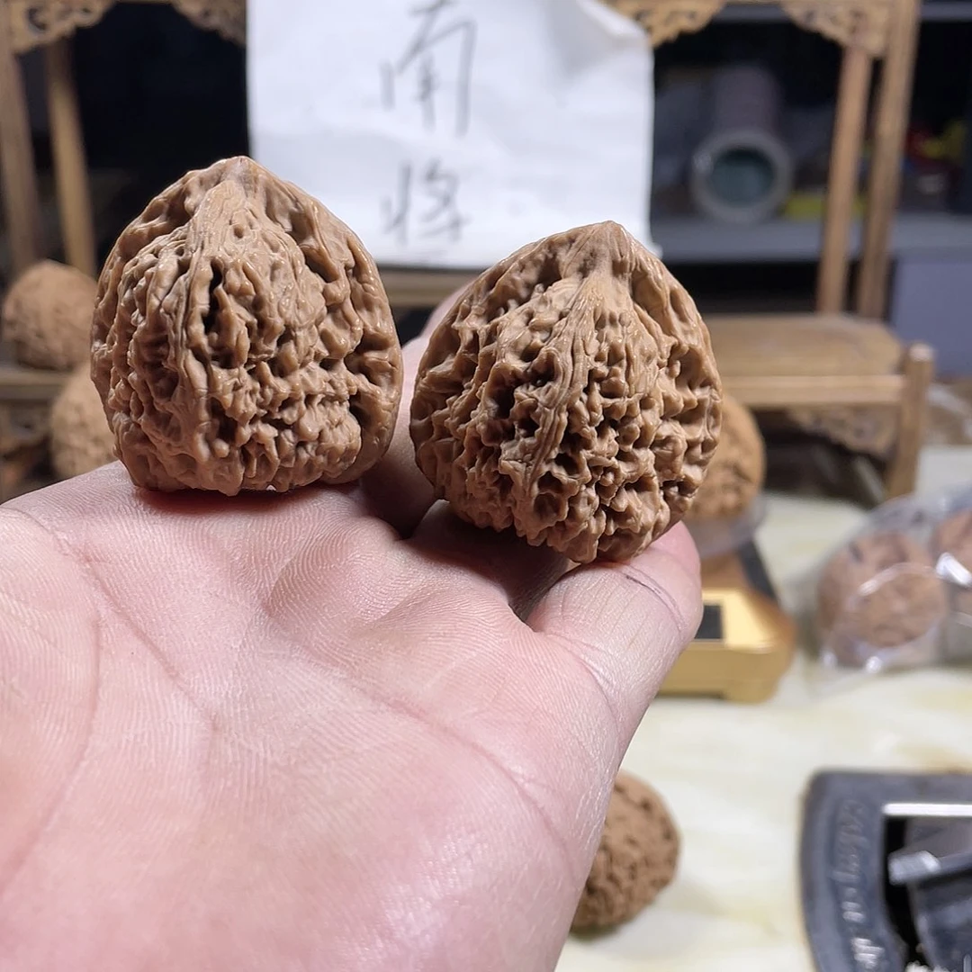 桃核吊坠志*?文玩核桃南将石