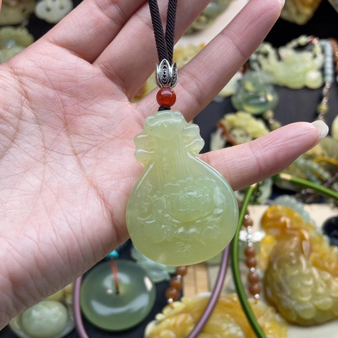 蛇纹石玉颈饰未镶嵌