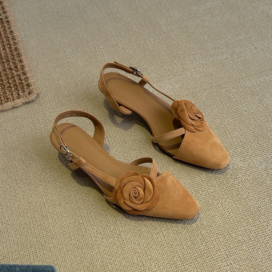 方头花朵凉鞋女夏2025新款法式优雅细跟包头凉鞋