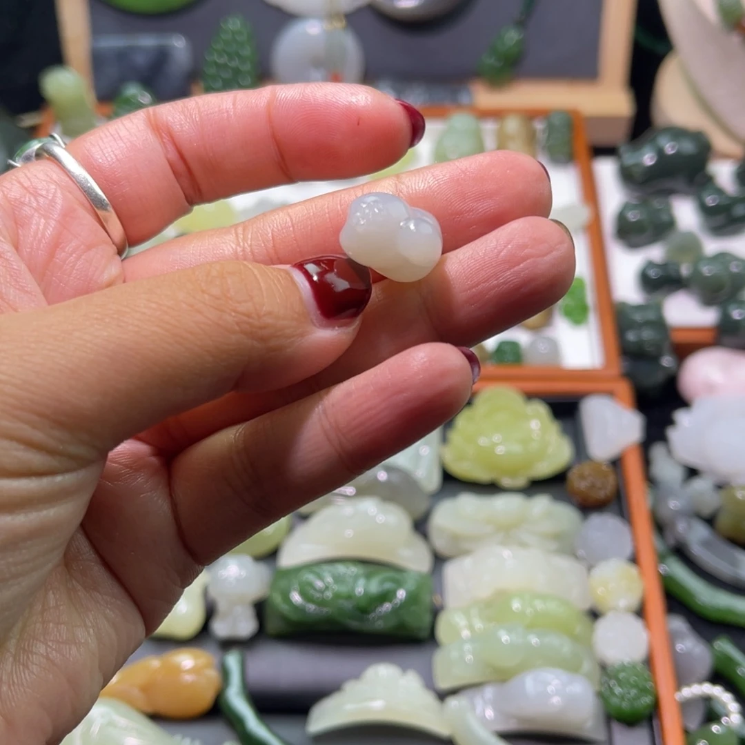 ღ***༄和田玉未镶嵌颈饰