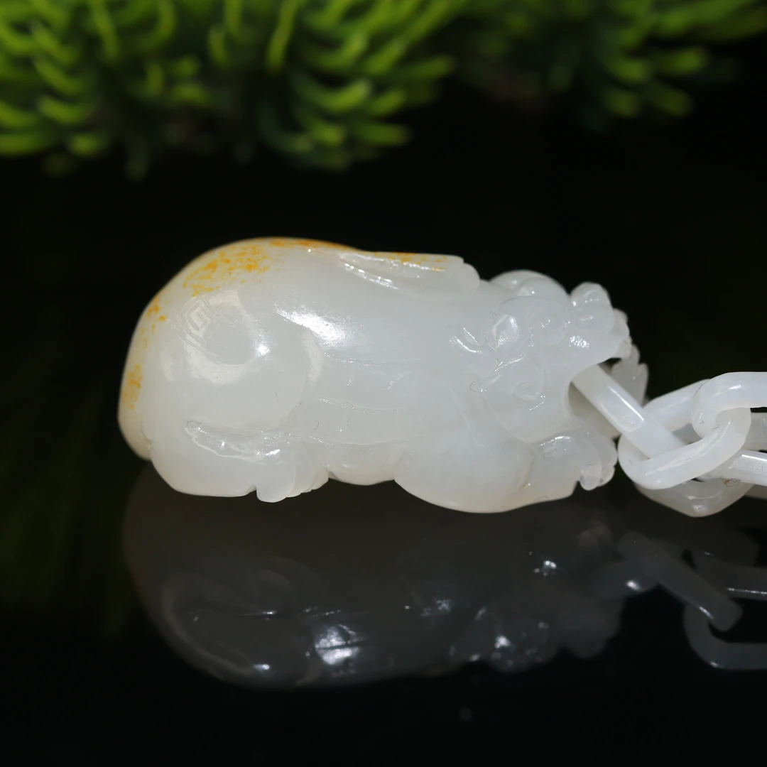 61和田玉洒金皮羊脂白籽儿貔貅套链谭兆威200594保利厦门拍卖