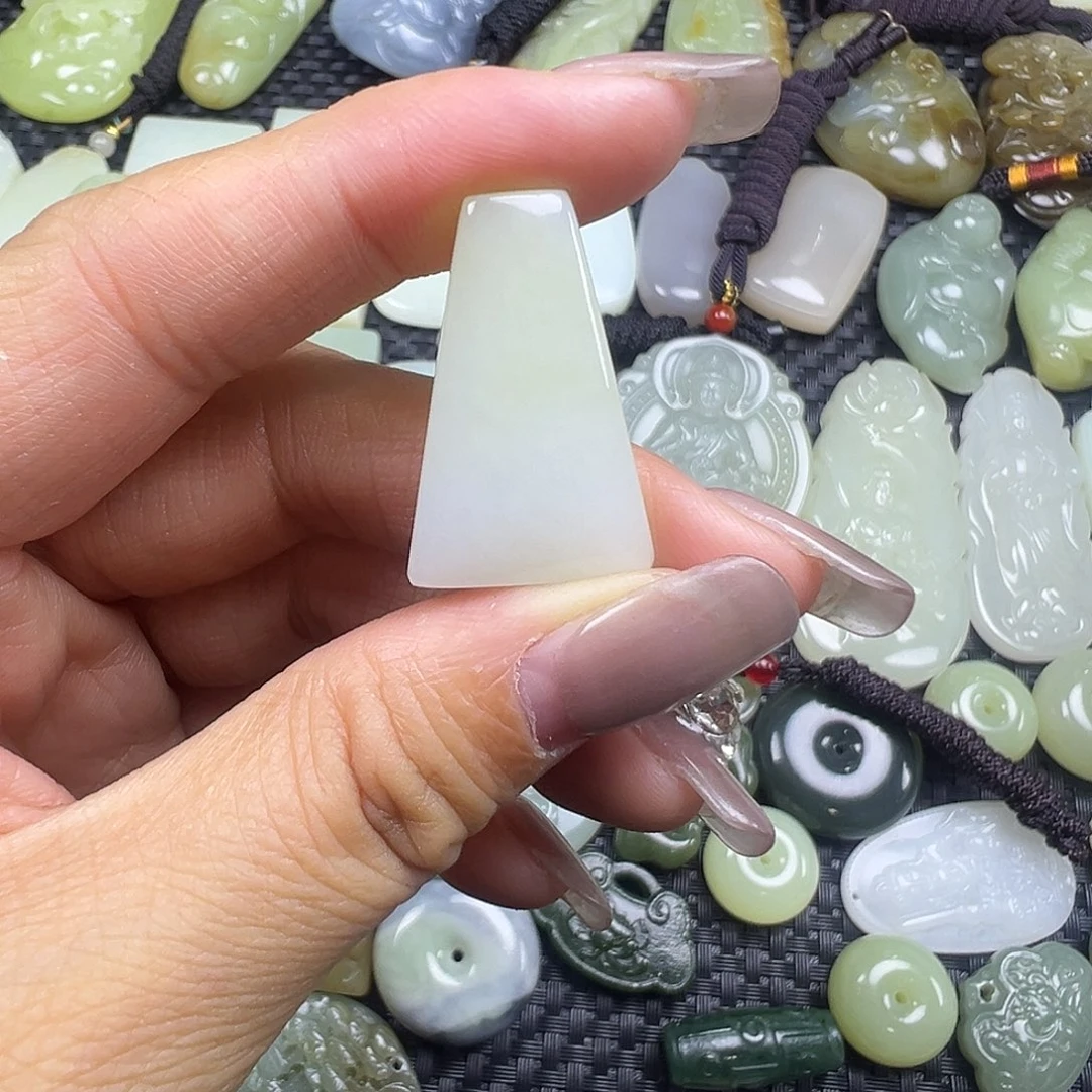 和田玉未镶嵌吊坠(不含链)清货漏，不退不换，卡28