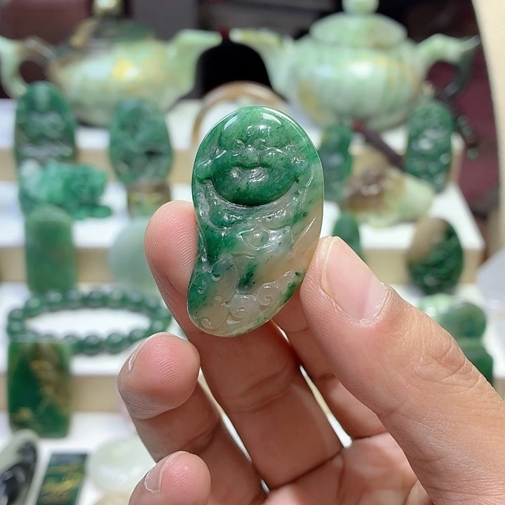 独山玉未镶嵌颈饰