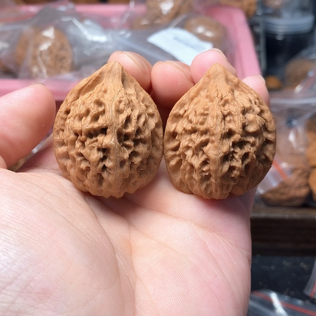 1文玩核桃血龙鸡心35-417