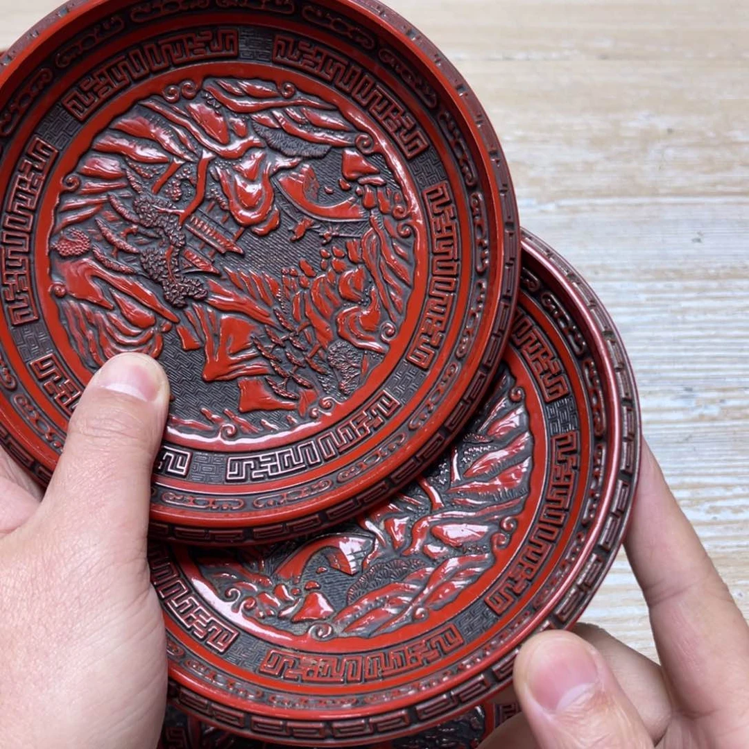 瓷片源*密密麻麻地排列着一个