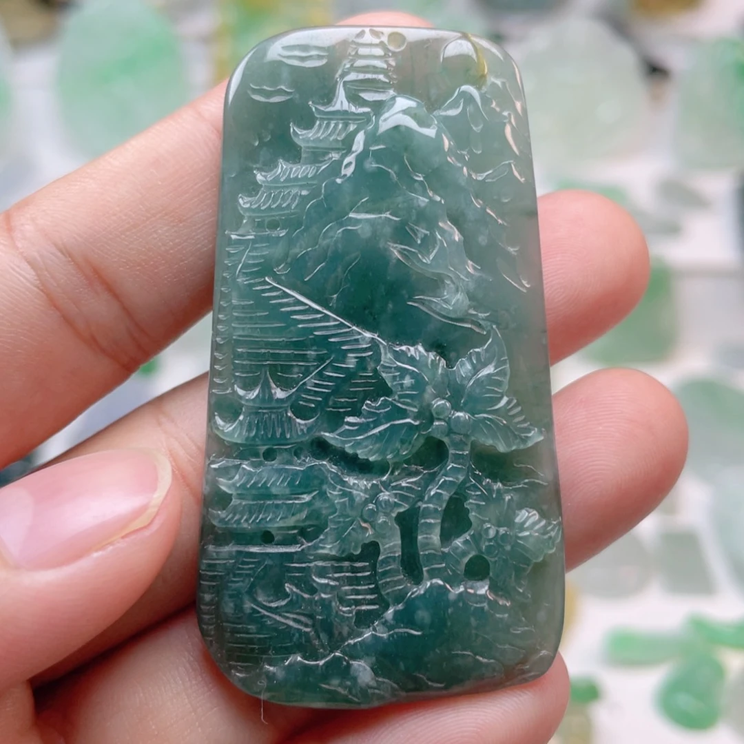 翡翠颈饰未镶嵌山水
