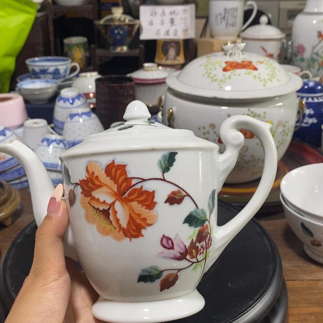 摆件圆章款一枝花壶小飞皮