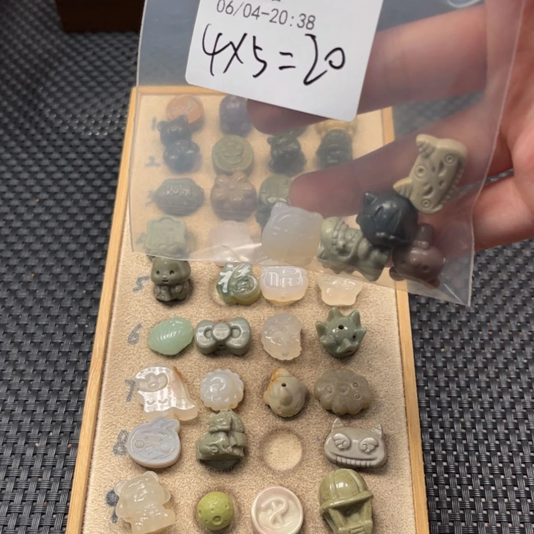 【闪购商品】石英质玉未镶嵌珠宝半成品哈*君