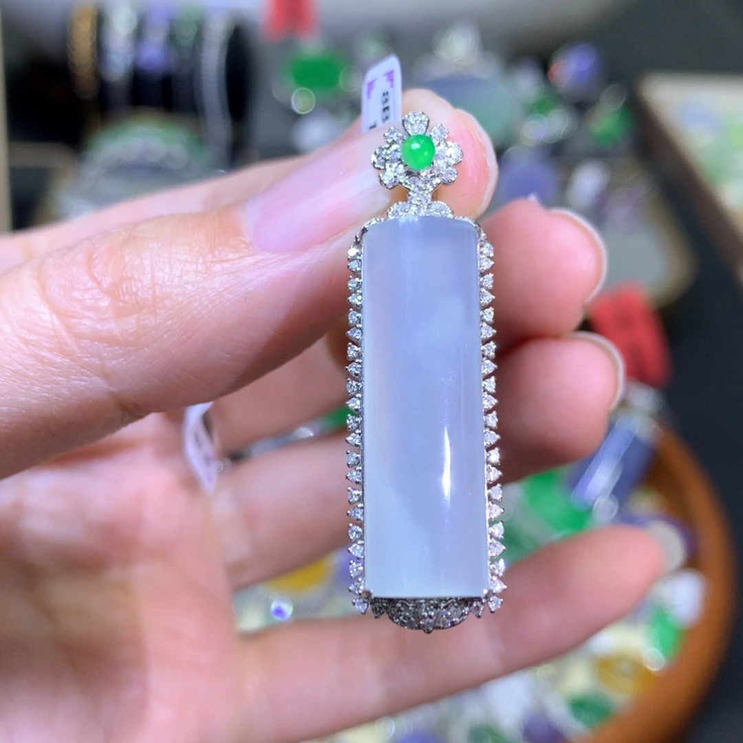 【闪购商品】翡翠颈饰18K金镶嵌翡翠吊坠项链