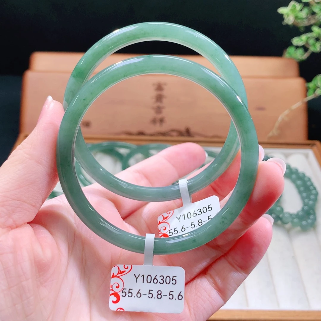 翡翠手镯(圆镯)未镶嵌