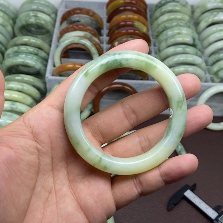 蛇纹石玉手镯未镶嵌怡***