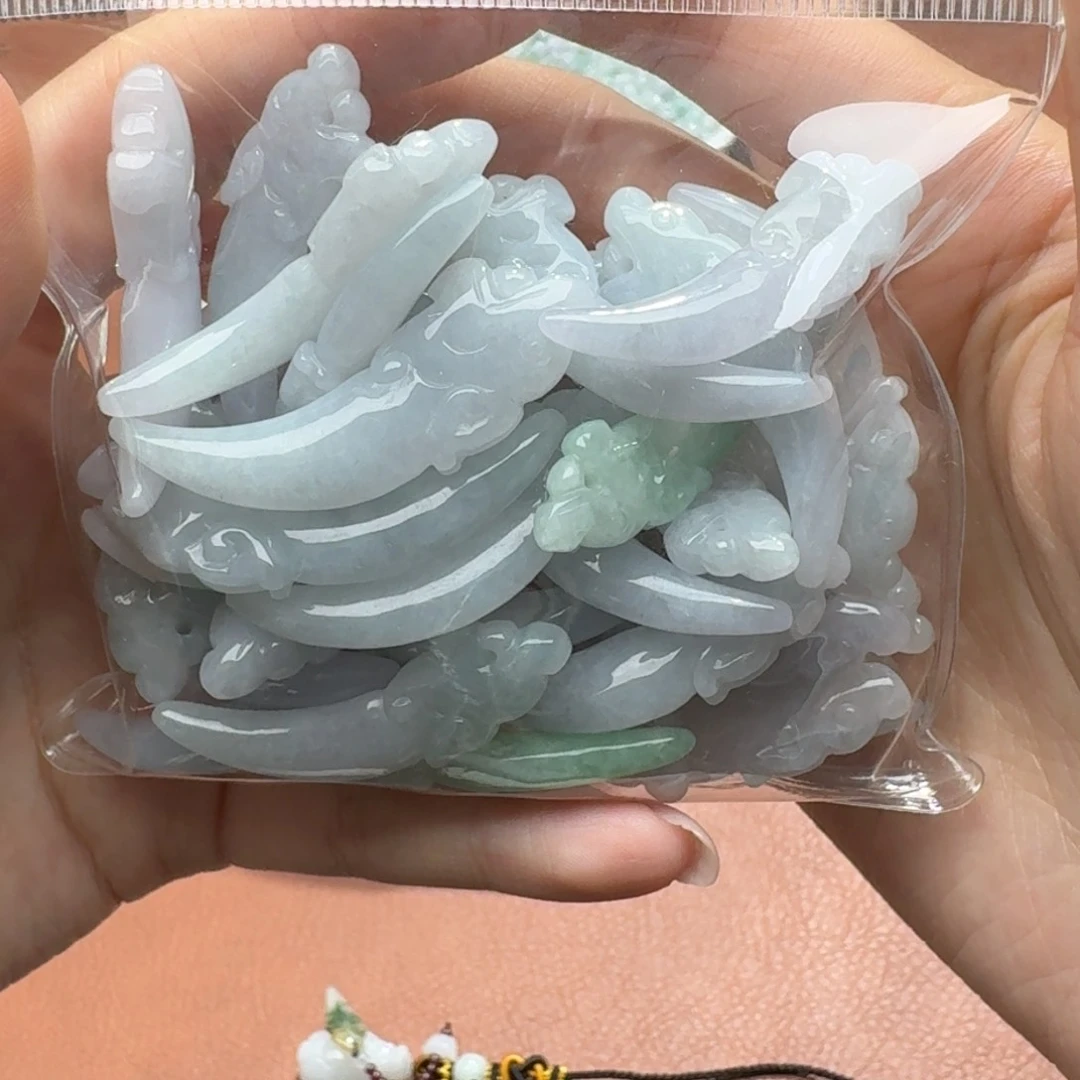 未镶嵌挂件翡翠福利1个，不包邮，拍邮费发货