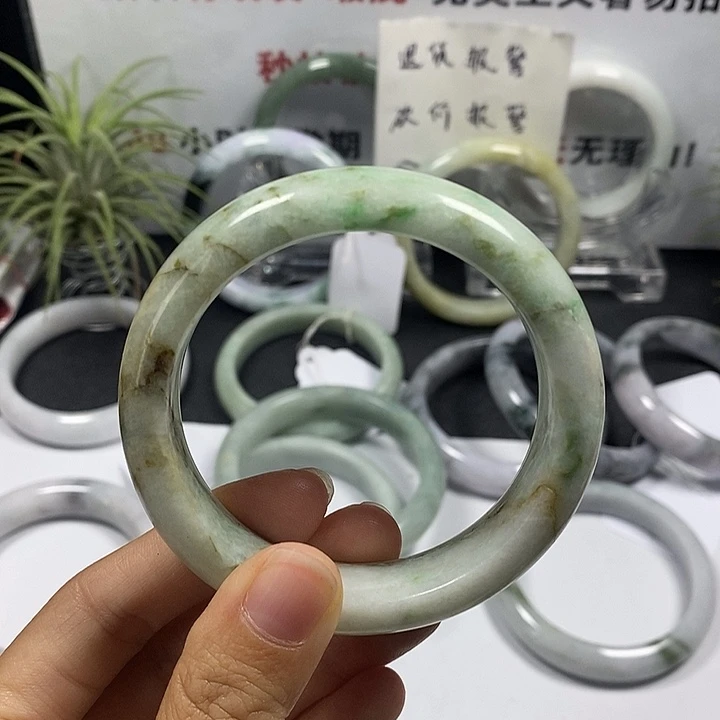 未镶嵌手镯翡翠74号。 55.3圈