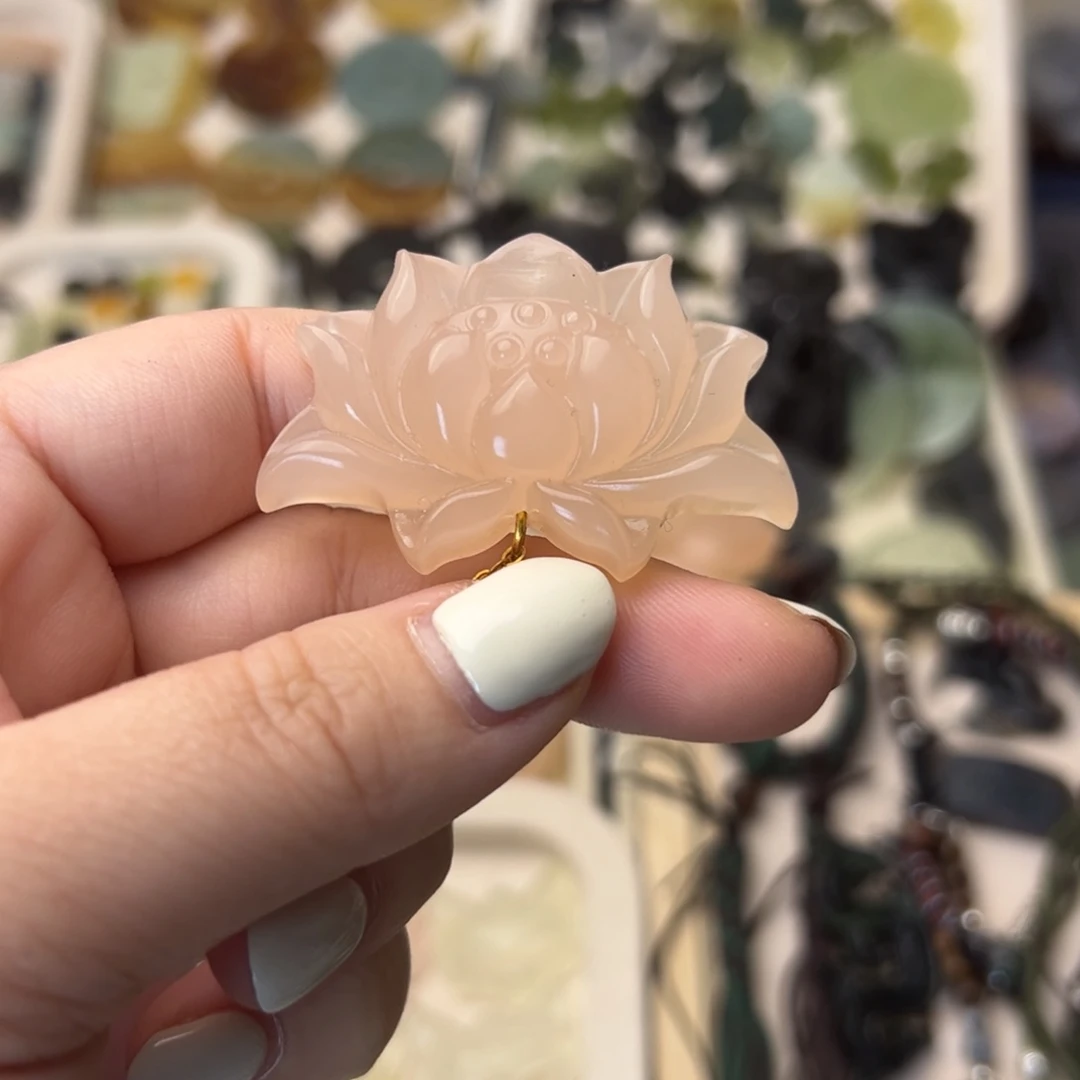 蛇纹石玉颈饰合金