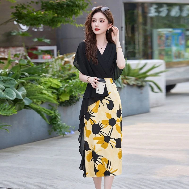 财阀千金2025连衣裙长款复古v领显瘦气质法式长裙假两件洋气裙子