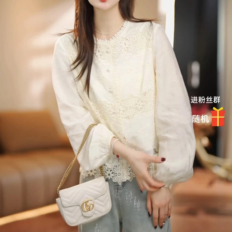 2025春季新款女装花朵蕾丝圆领珍珠扣上衣LK2501458