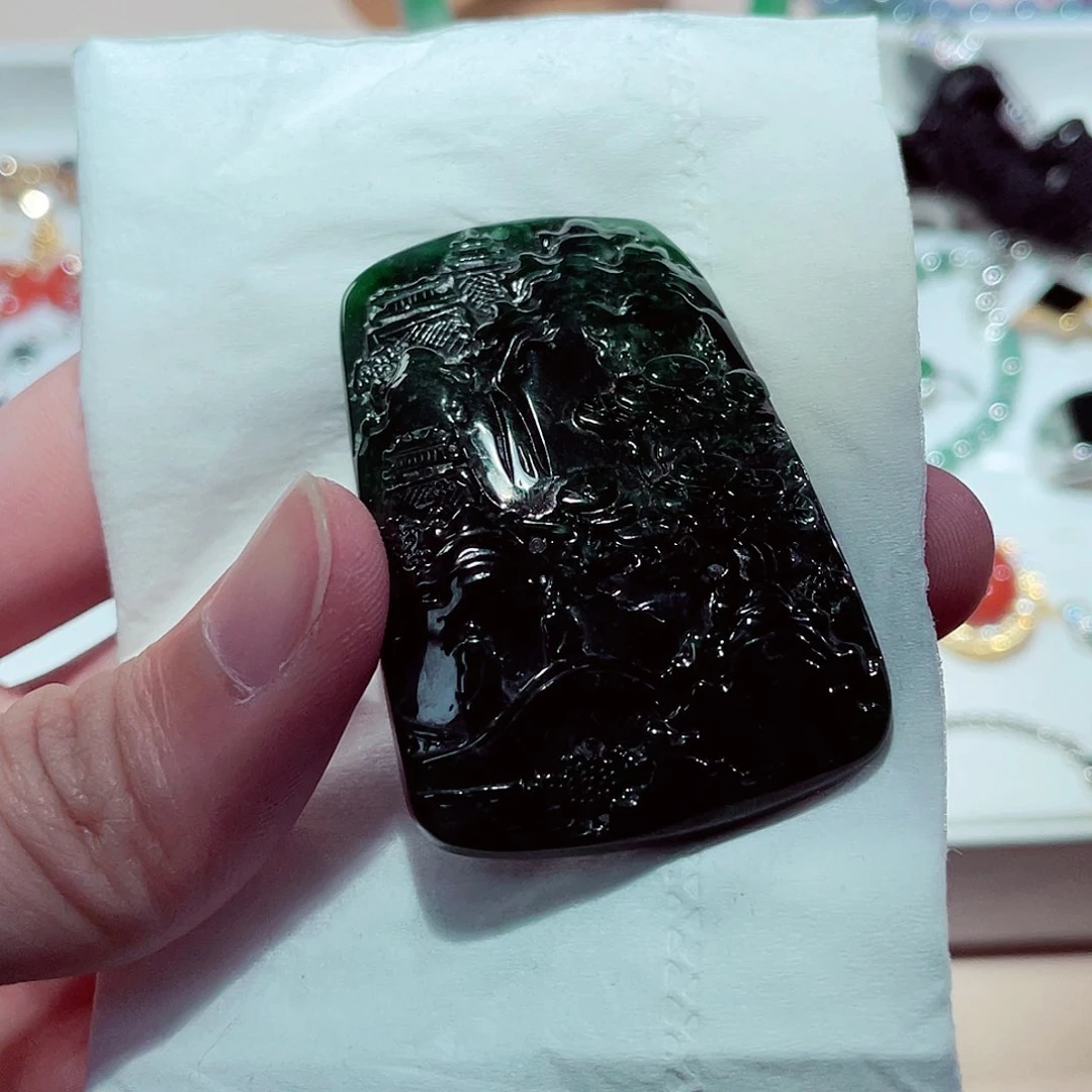 翡翠颈饰未镶嵌翡翠z