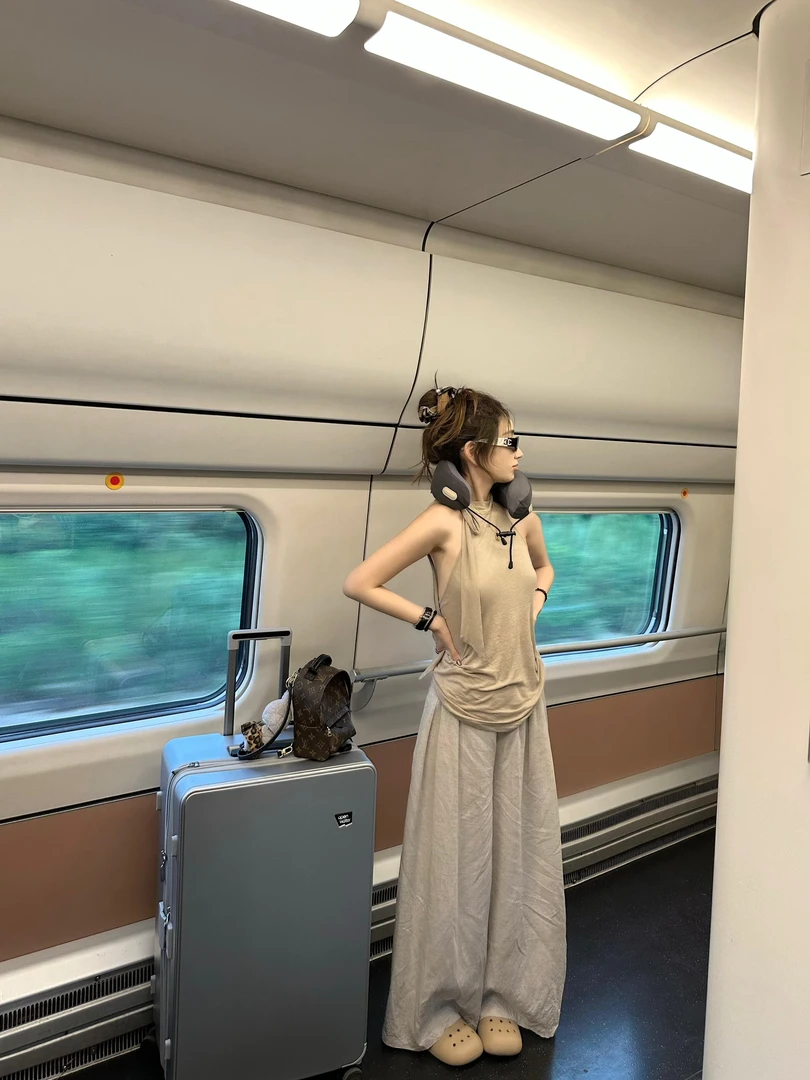 韩系休闲松弛感慵懒风背心女2025夏季新款宽松显瘦百搭上衣阔腿裤