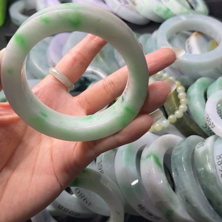 定制翡翠未镶嵌手镯