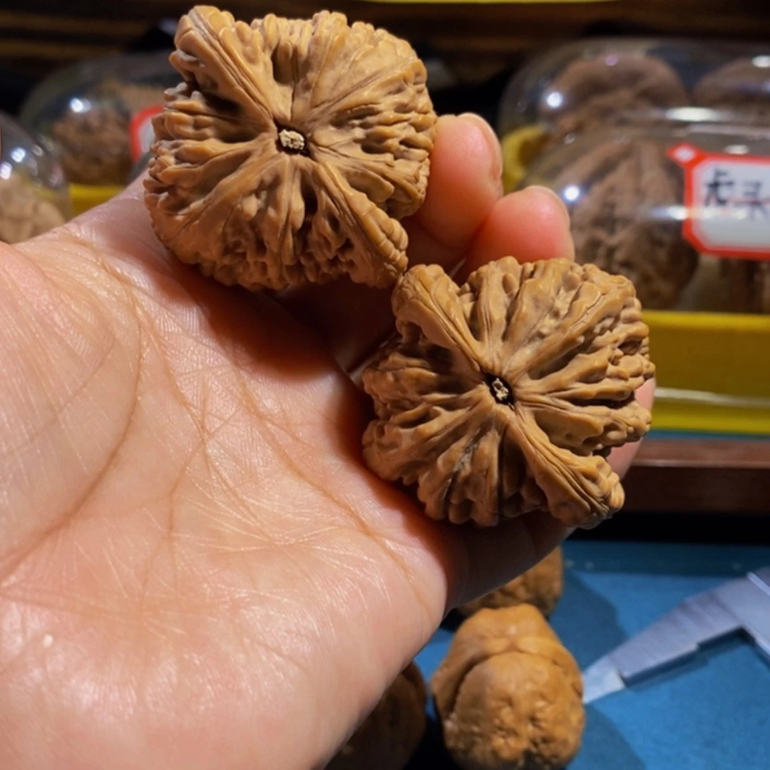 【闪购商品】文玩核桃吊坠榆****帅44虎头王