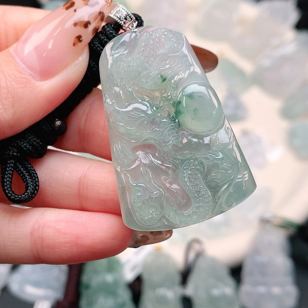 翡翠颈饰18K金镶嵌飘花龙牌49.7、43.6、29.3、5