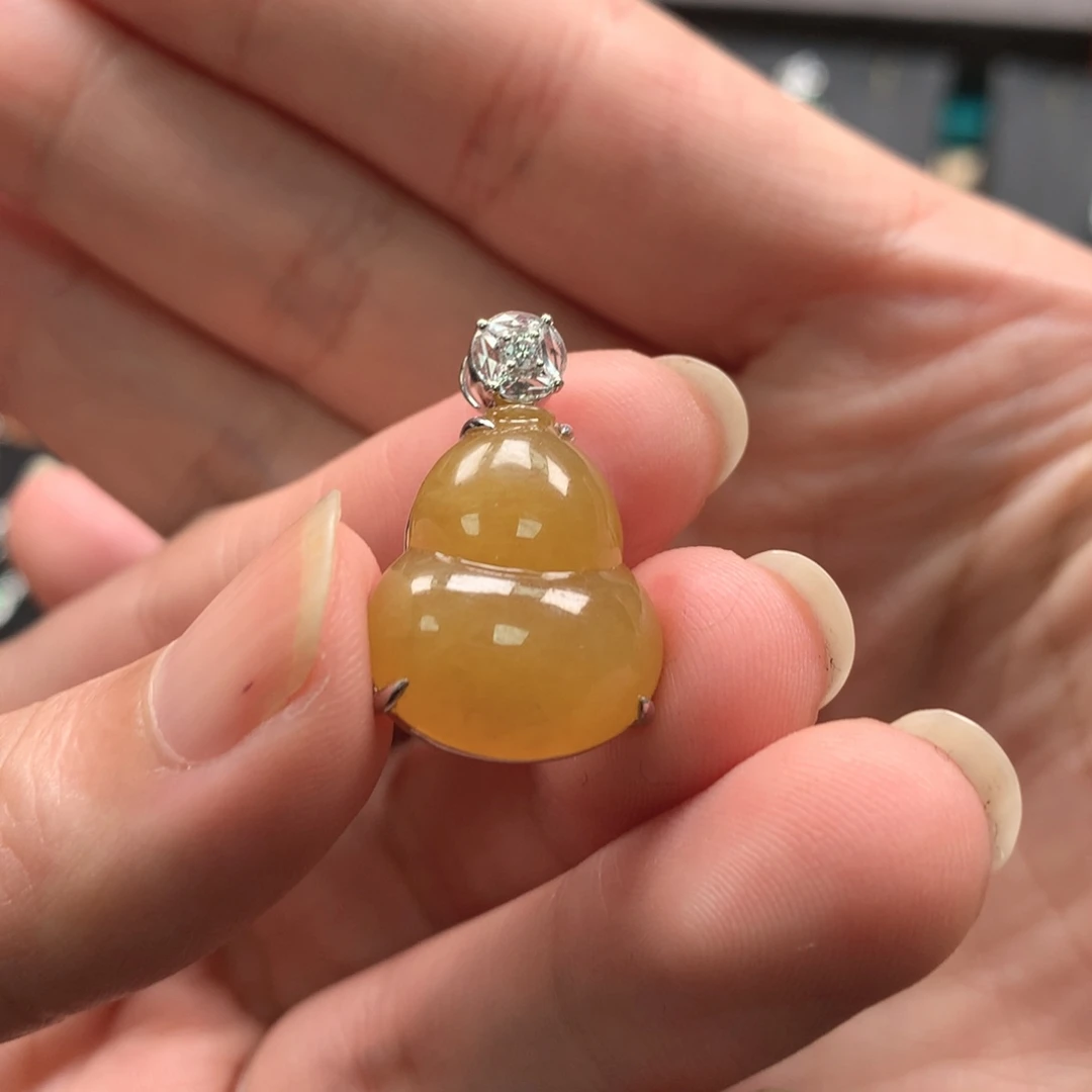 翡翠裸石黄翡葫芦18k镶嵌吊坠