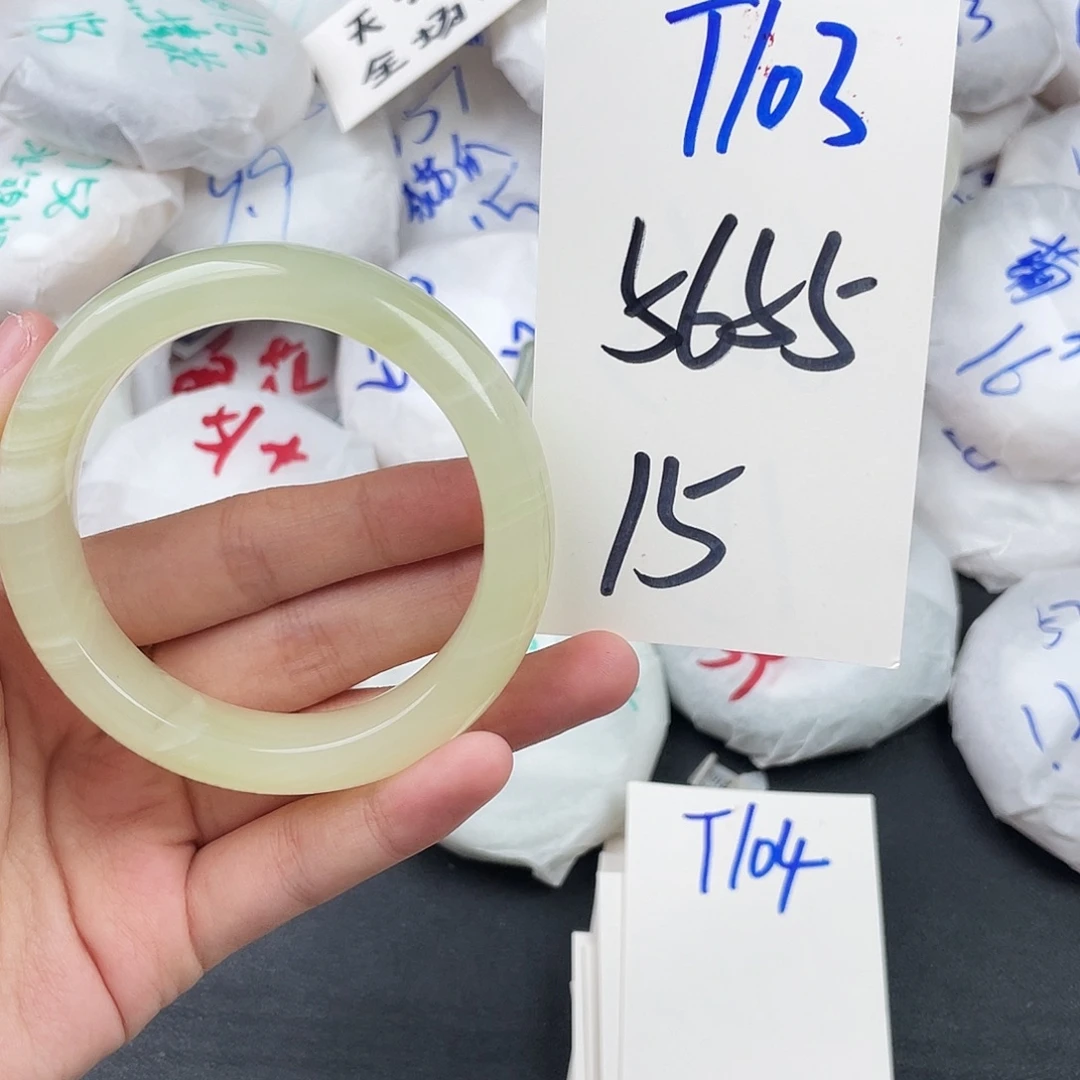 石英质玉未镶嵌手镯T103