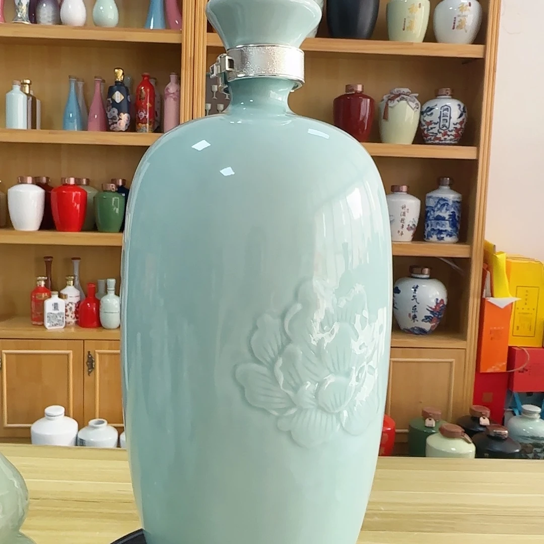 10斤装影青牡丹酒瓶1个