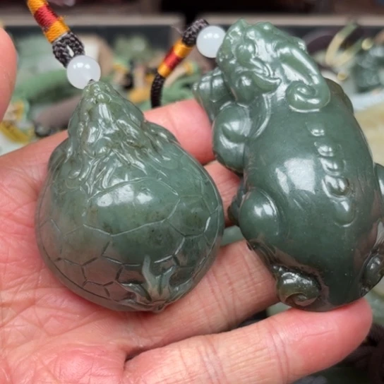 和田玉吊坠未镶嵌唐****蹬