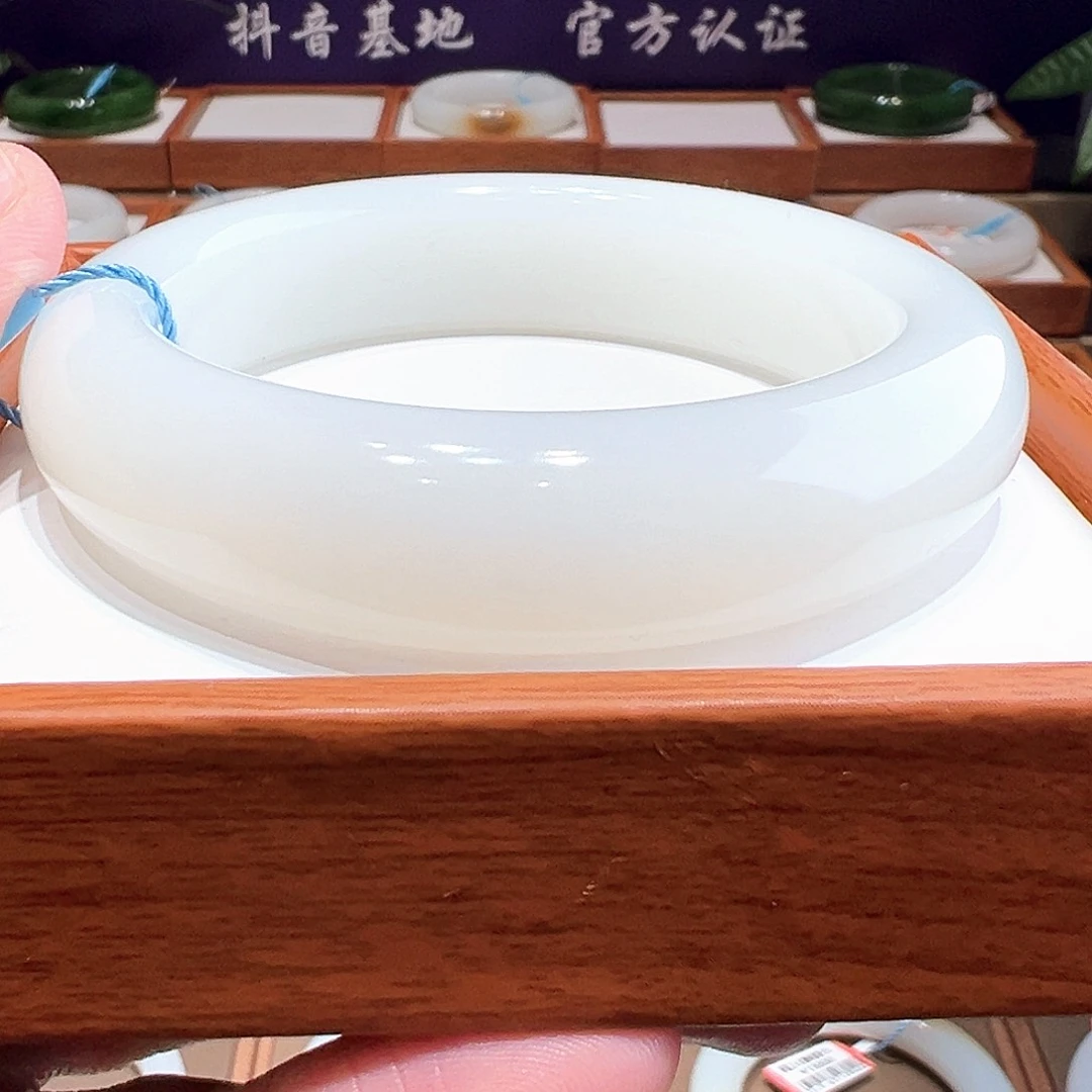 和田玉手镯57未镶嵌是****～