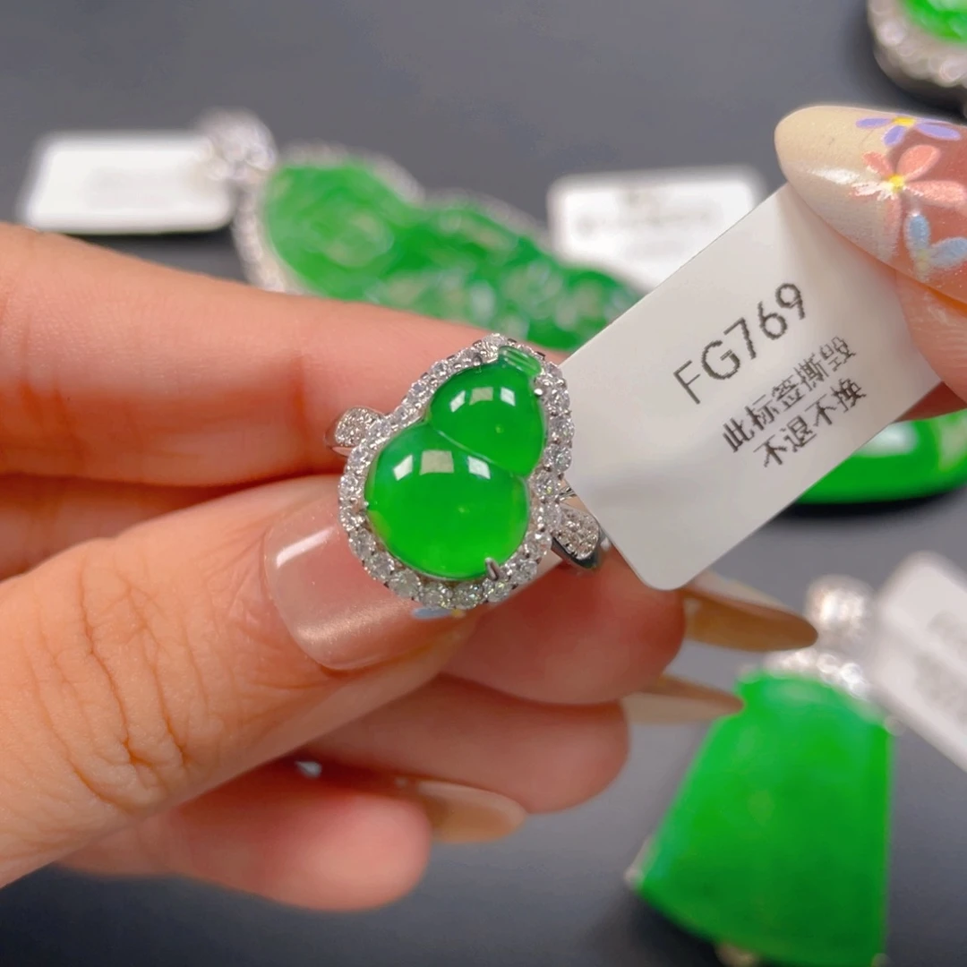 【闪购商品】银S925镶嵌翡翠耳钉恋**景翡翠