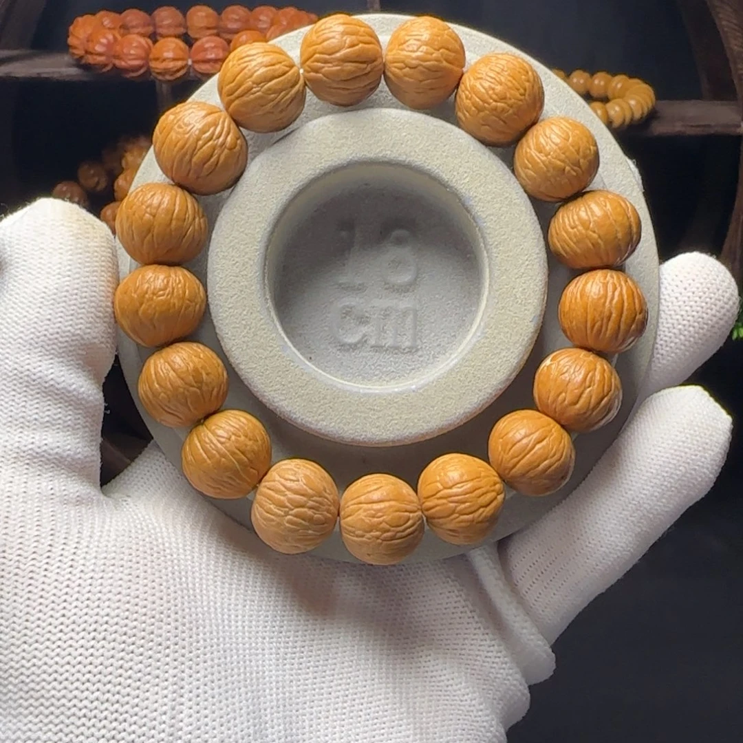 吊坠猴头核桃凤羽