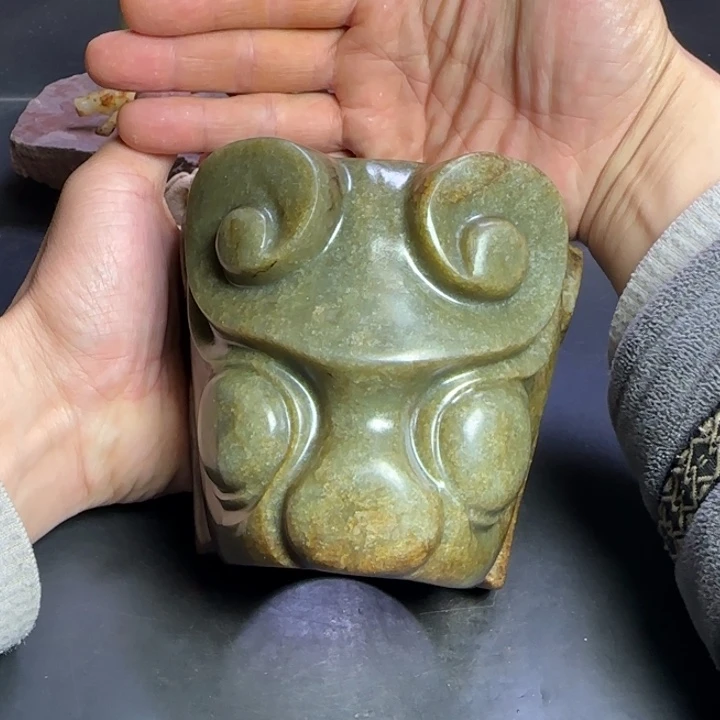 玉***间和田玉未镶嵌挂件