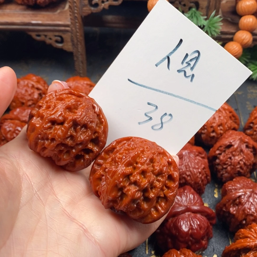 人***空文玩核桃吊坠白狮子人