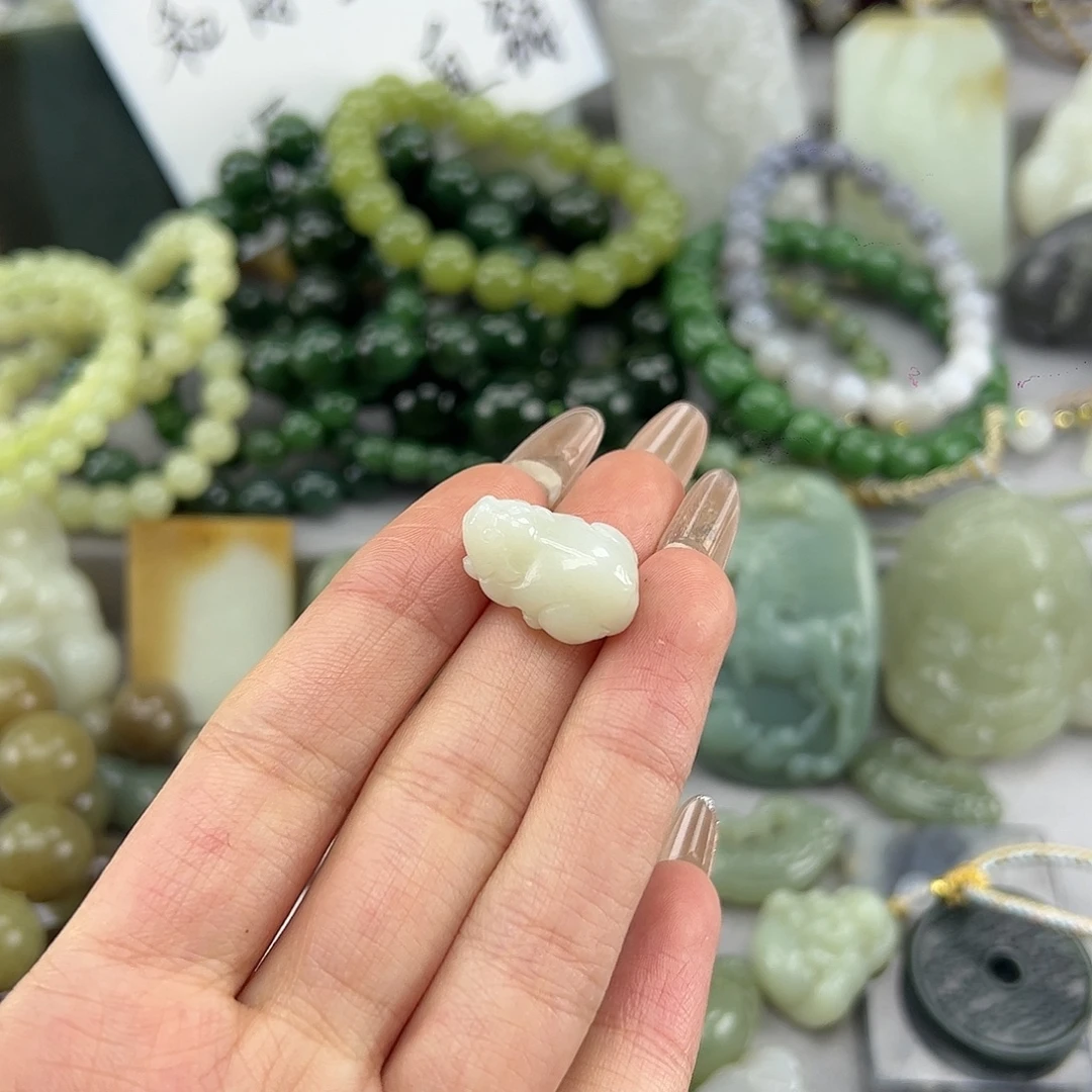 *****和田玉未镶嵌颈饰