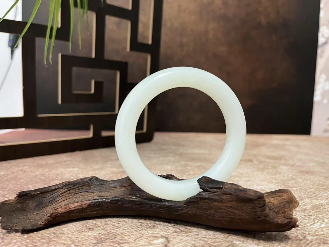 新疆和田玉 且末金山糖白老坑高品福利手镯多样性发一件