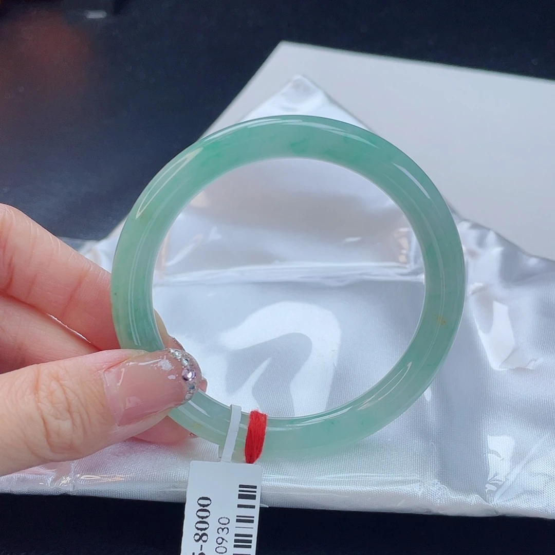 翡翠手镯未镶嵌翡翠