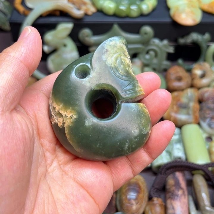 未镶嵌岫岩河磨玉（透闪石质玉）挂件藏*