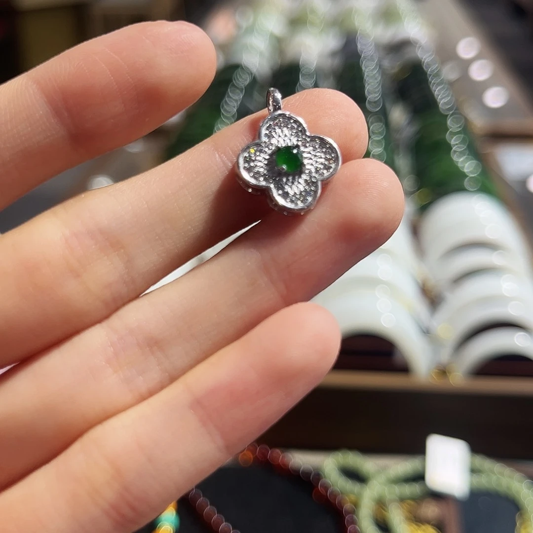 翡翠未镶嵌颈饰单吊坠