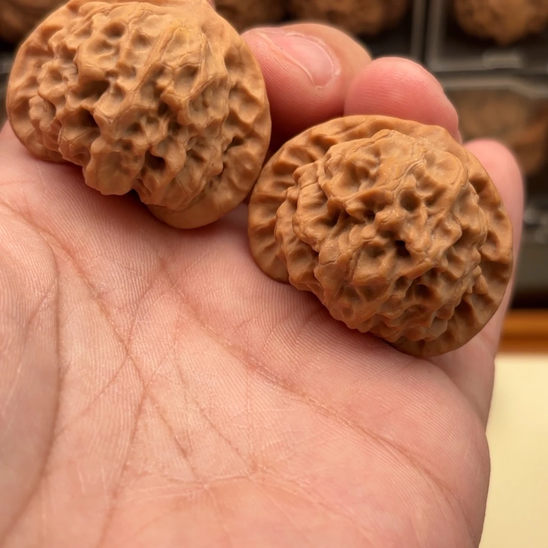 静***风文玩核桃把件玄月