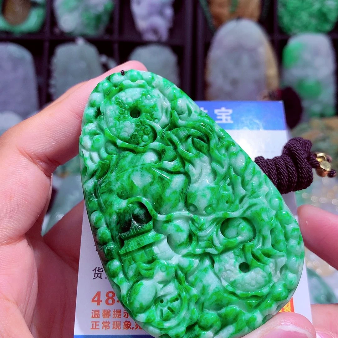 颈饰未镶嵌翡翠天然