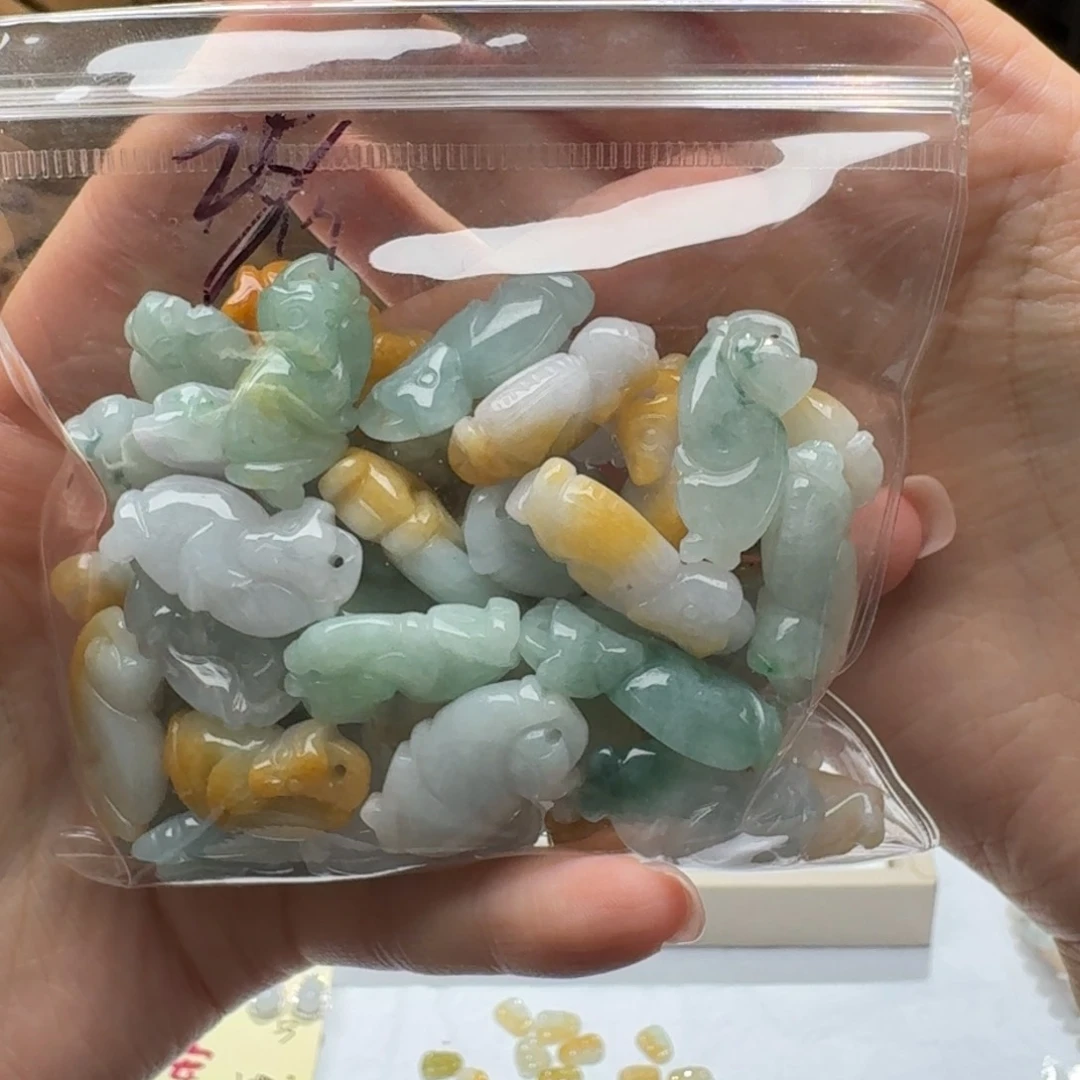 未镶嵌挂件翡翠福利1个，不包邮，拍邮费发货