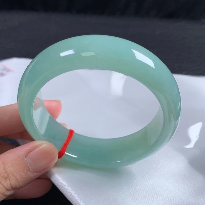 翡翠未镶嵌手镯