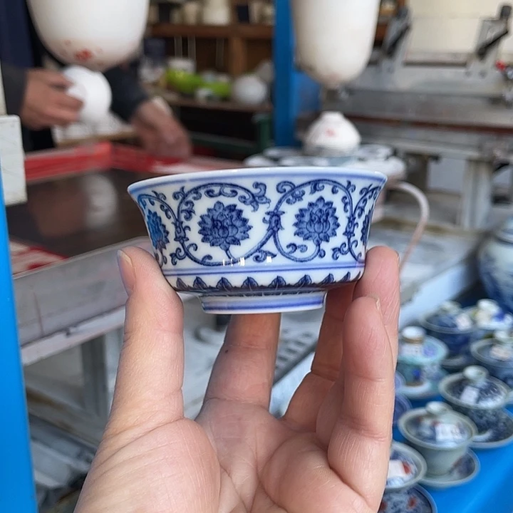 青花釉下彩杯子哈
