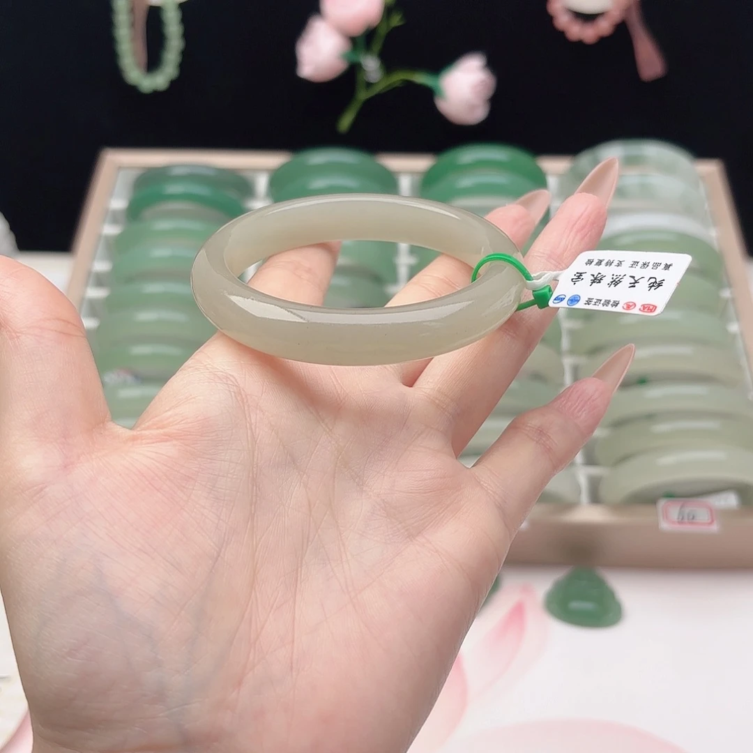 石英质玉未镶嵌手镯