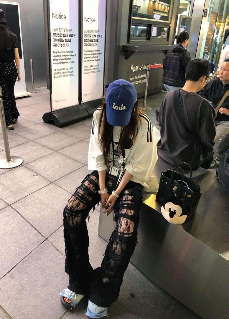 婉君【原创蕾丝牛仔裤】韩版高级感破洞ins阔腿牛仔裤LWJ25A1K002